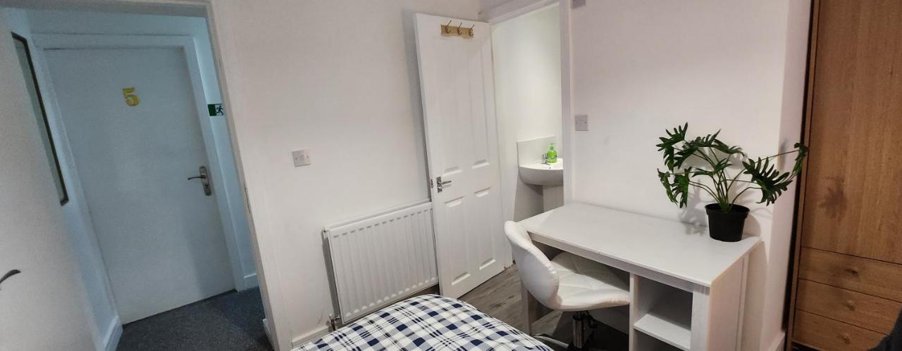 White House Ensuite Double Bedroom Уоррингтон Экстерьер фото