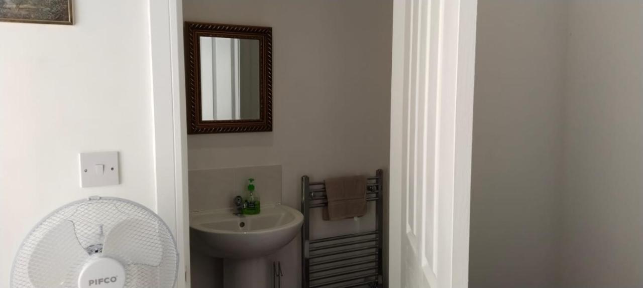 White House Ensuite Double Bedroom Уоррингтон Экстерьер фото
